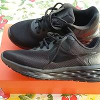 Scarpe Nike Revolution num. 40.5