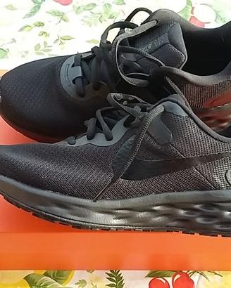 Scarpe Nike Revolution num. 40.5