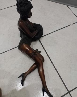 Donna sdraiata - grande figura in bronzo NUDO cusc