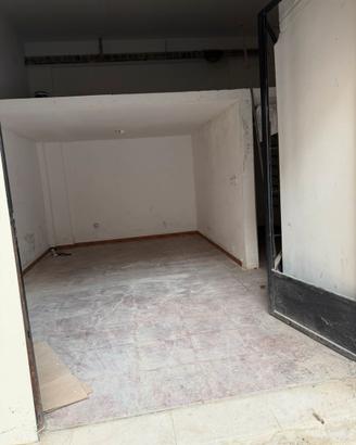 Garage con soppalco e bagno via Turati