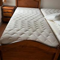 Letto singolo in legno massello