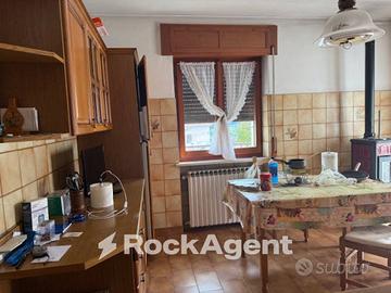 BORGO VAL DI TARO (PR) - TERRATETTO TRE LIVELLI CO