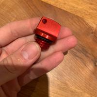 Tappo olio motore rosso cnc anodizzato red