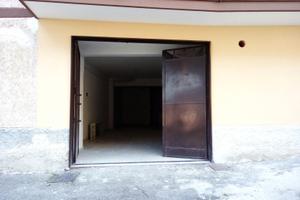 Deposito con stanza ufficio e bagno