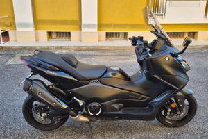 Yamaha T-Max 560