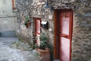 casa rustica parzialmente da ristrutturare 