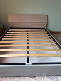 Letto matrimoniale con rete a doghe (200 x 168 cm)