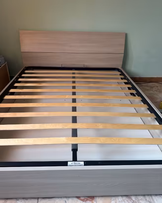 Letto matrimoniale con rete a doghe (200 x 168 cm)