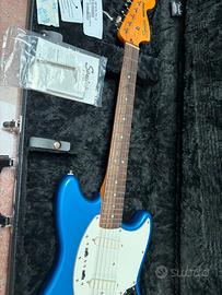 Squier Mustang CV Competition + case Fender