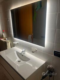 Mobile bagno sospeso con lavabo e specchio LED
