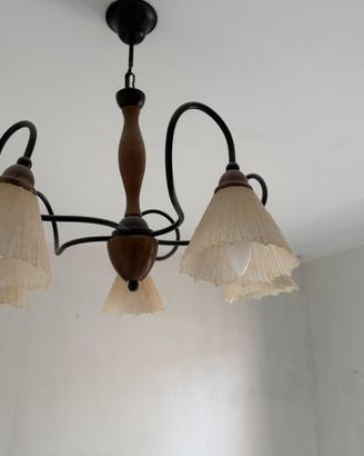 Lampadario vintage a 5 luci in ferro battuto/legno