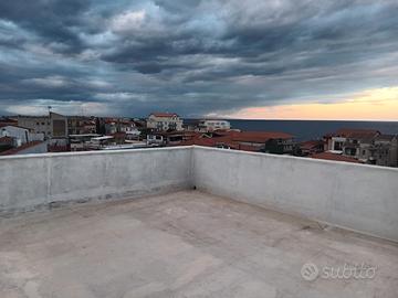 Stazzo con ampio garage e terrazzo