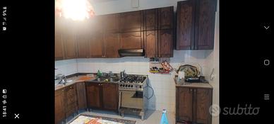 cucina ad angolo in legno