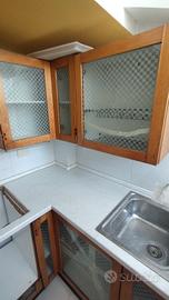 Cucina ad angolo e mobile abbinato