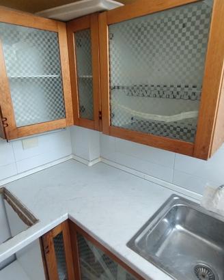 Cucina ad angolo e mobile abbinato