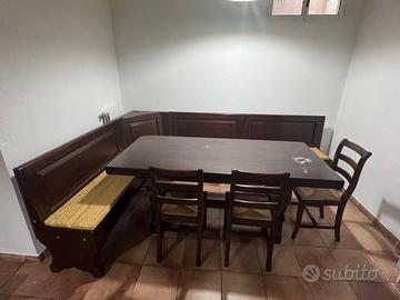 Tavolo da taverna con panca e pensile