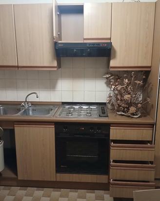 cucina lineare completa di elettrodomestici