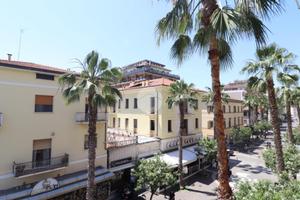 2 LOCALI A SAN BENEDETTO DEL TRONTO