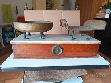 Antica bilancia in legno piano marmo 2 piatti