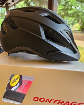 casco bicolore con tecnologia mips