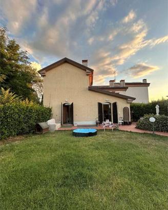 Casa indipendente di 100 m² con 3 locali e box aut