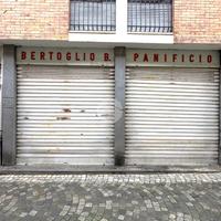 NEGOZIO A BANCHETTE