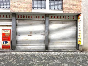 NEGOZIO A BANCHETTE
