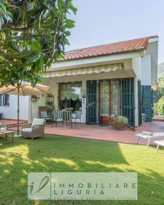 Villa di 180 m² con più di 5 locali e box auto a C