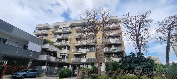 QUADRIVANI LIBERO CON CANTINA E POSTO AUTO