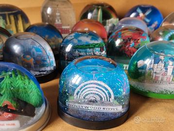 varie snowball turistiche di plastica vintage
