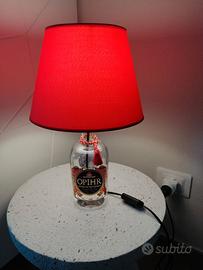 Lampada artigianale con bottiglia Opihr Gin.
