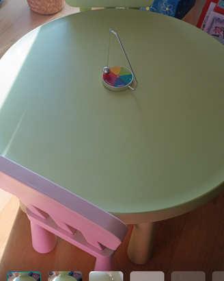 Tavolo Ikea bimbi con due sedie
