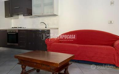 Bilocale ristrutturato con giardino e cortile