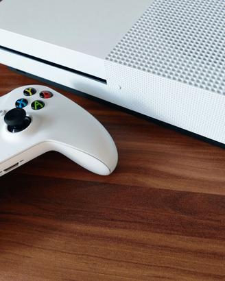 Xbox one S + giochi. Buone condizioni
