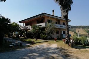 Appartamento piano primo vista mare