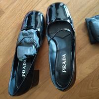 PRADA scarpe mary jane in vernice nera con cinturi