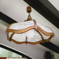 2 lampadari uguali in legno e vetro, con lampadina