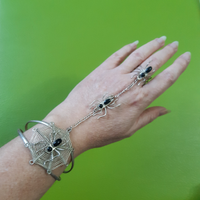 Bracciale rigido con anello