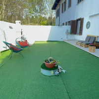 Casa con giardino e portico