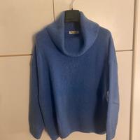 Maglione mohair azzurro polvere collo ad anello
