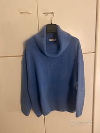Maglione mohair azzurro polvere collo ad anello