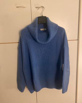 Maglione mohair azzurro polvere collo ad anello