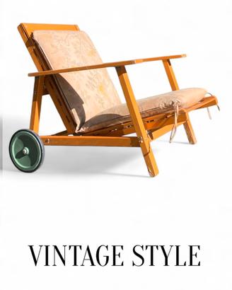 Coppia di poltroncine vintage in legno