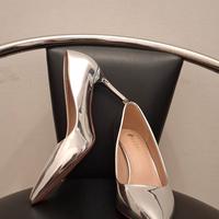 Scarpe argento coi tacchi effetto specchio