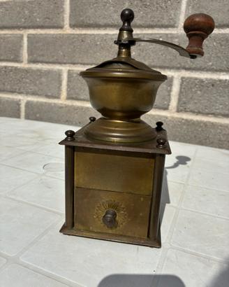 Macinino antico di ottone  da collezione
