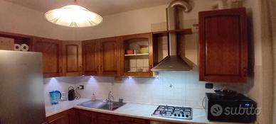 Cucina angolare in legno