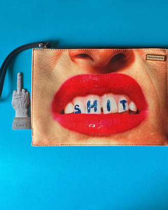 Pochette Pouch "Toiletpaper" + sticker "Love" 