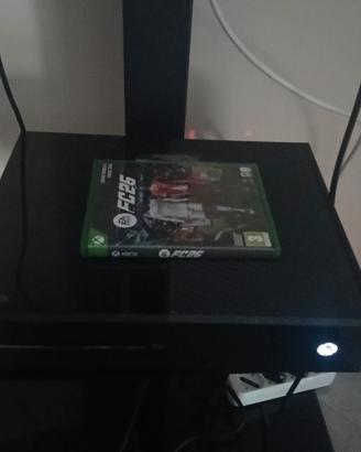 XBOX-ONE + 2 controller + EA FC26 + altri 5 giochi