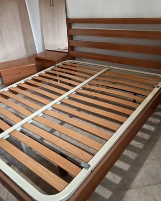 Camera matrimoniale completa in legno