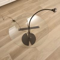 Tavolino design in vetro con luce da lettura 